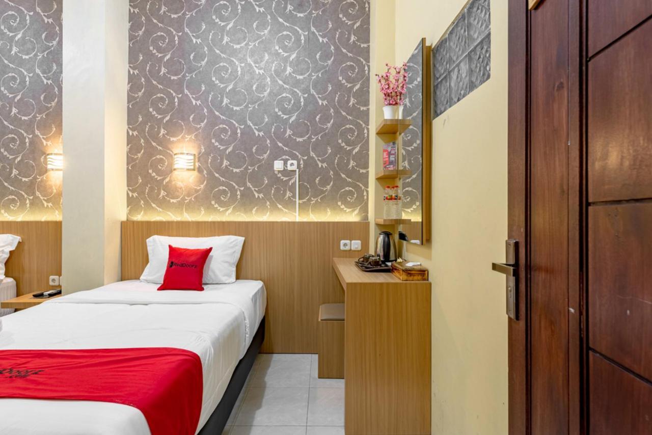 Reddoorz Near Dino Park Hotel Malang Eksteriør billede