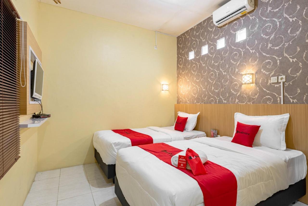 Reddoorz Near Dino Park Hotel Malang Eksteriør billede